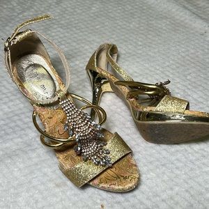 PRIVATE BOUTIQUE - Size 6 - GOLD AND diamond Detailing